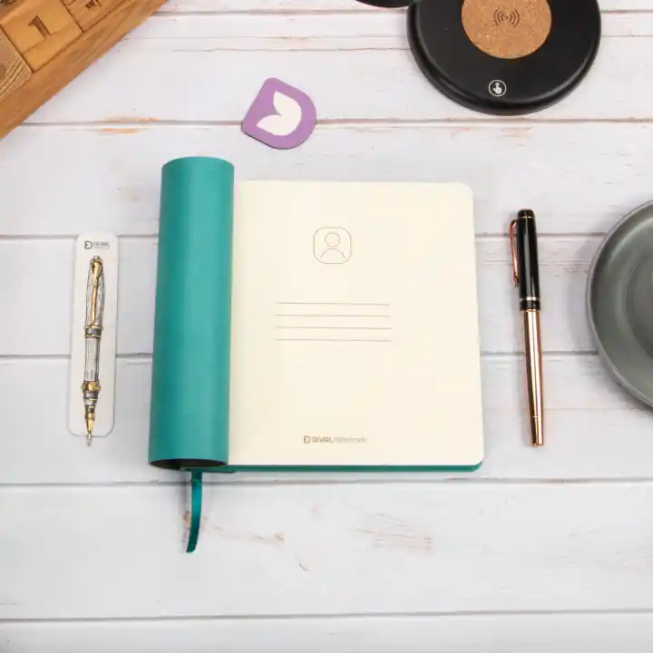 16,5x16,5 cm Füme Yumuşak Deri Kapak Noktalı Tarihsiz Dikişli Not Okul Defteri