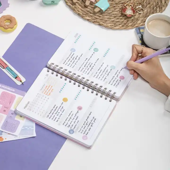 2025-2026 A5 Akademik Ajanda Spiralli Kuşe Kapak 16 Aylık - Renklerin Dansı