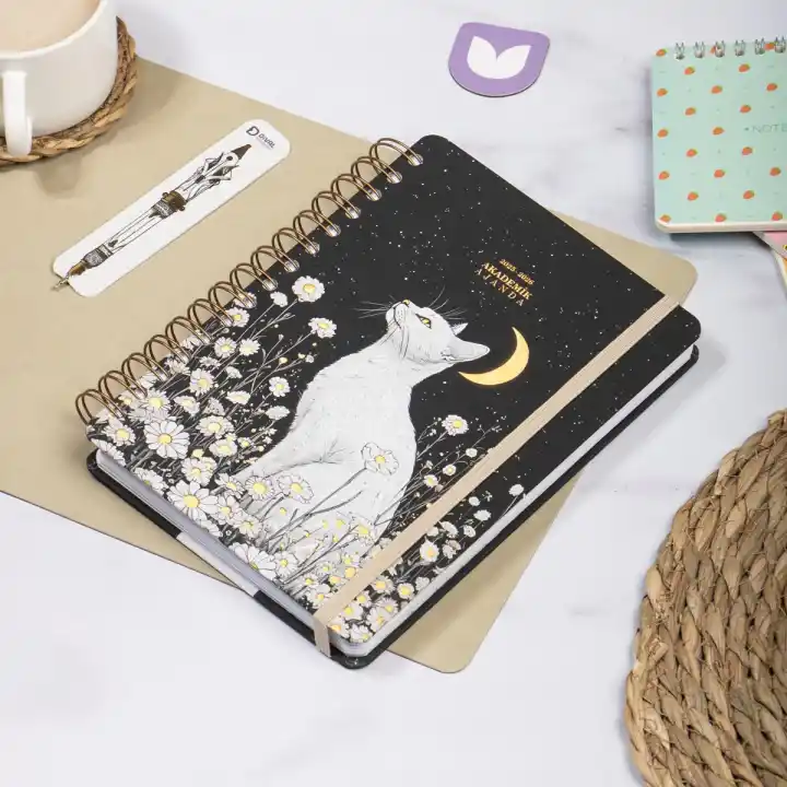 2025-2026 A5 Akademik Ajanda Spiralli Kuşe Kapak 16 Aylık - Yıldızlı Kedi