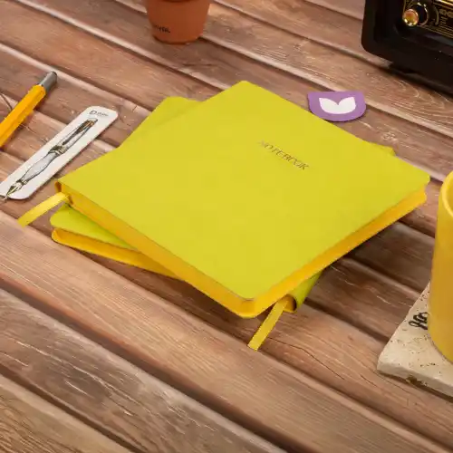 16,5x16,5 cm Fıstık Yeşil Yumuşak Deri Kapak Noktalı Tarihsiz Dikişli Not Okul Defteri