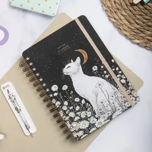 2025-2026 A5 Akademik Ajanda Spiralli Kuşe Kapak 16 Aylık - Yıldızlı Kedi