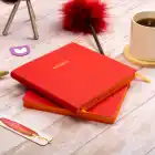 16,5x16,5 cm Kırmızı Yumuşak Deri Kapak Noktalı Tarihsiz Dikişli Not Okul Defteri