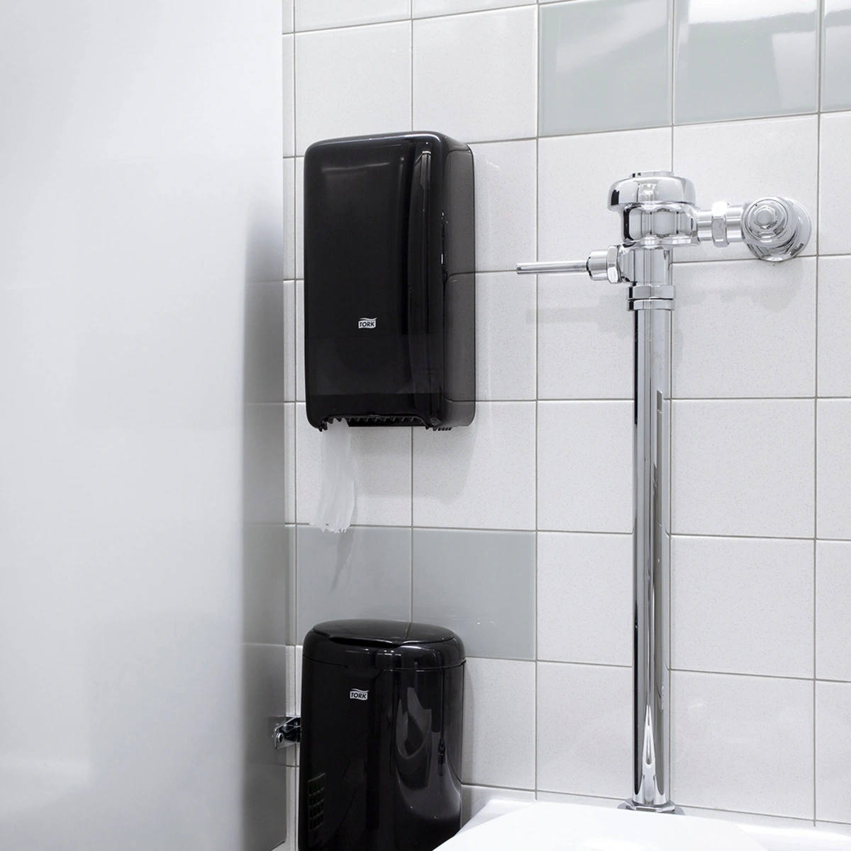 Tork 557508 Çift Rulo Hazneli Tuvalet Kağıdı Dispanseri Siyah