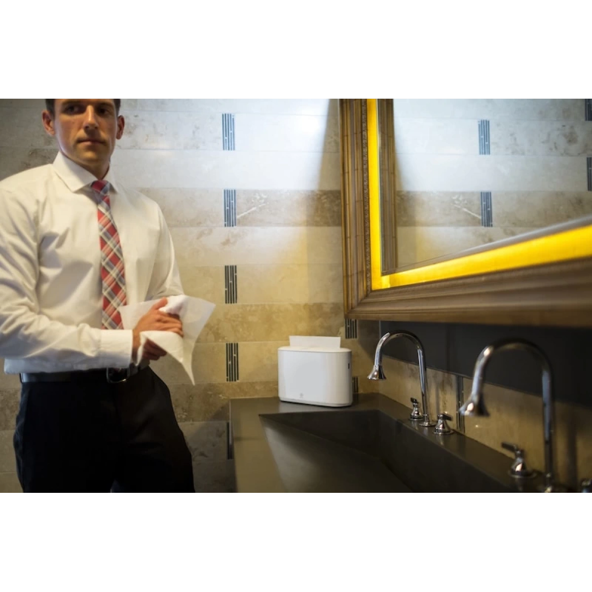 Tork 552200 Z Katlamalı Masaüstü Kağıt Havlu Dispanseri Beyaz