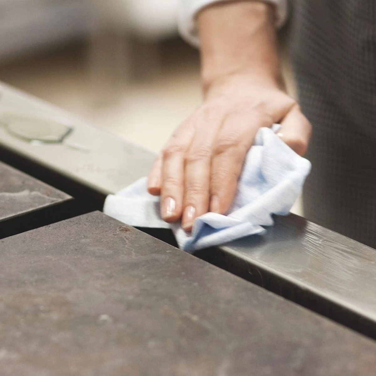 Tork 510137 Nonvowen Rulo Beyaz Temizlik Bezi 151M