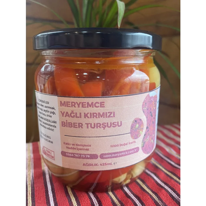 Kırmızı Yağlı Biber Turşusu