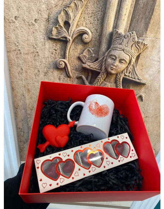 Sevgililer Gününe Özel Kalpli Kupa Çikolata  Ledli Kalp 3lüsü