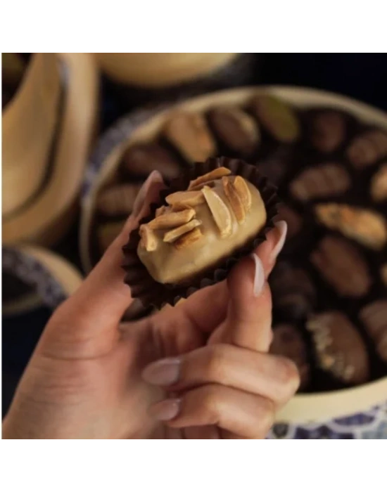 Çikolata Kaplı Badem Parçacıklı Dolgulu Hurma