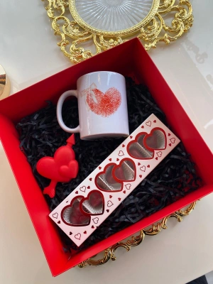 Sevgililer Gününe Özel Kalpli Kupa Çikolata  Ledli Kalp 3lüsü