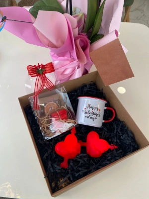 Sevgililer Gününe Özel Kalpli Çikolata, Kupa, Ledli Kalp