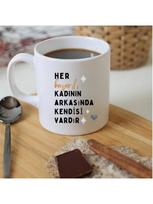 Her Başarılı Kadının Arkasında Kendi Vardır Baskılı Kupa