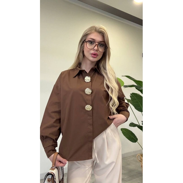 BROŞ DETAYLI GÖMLEK