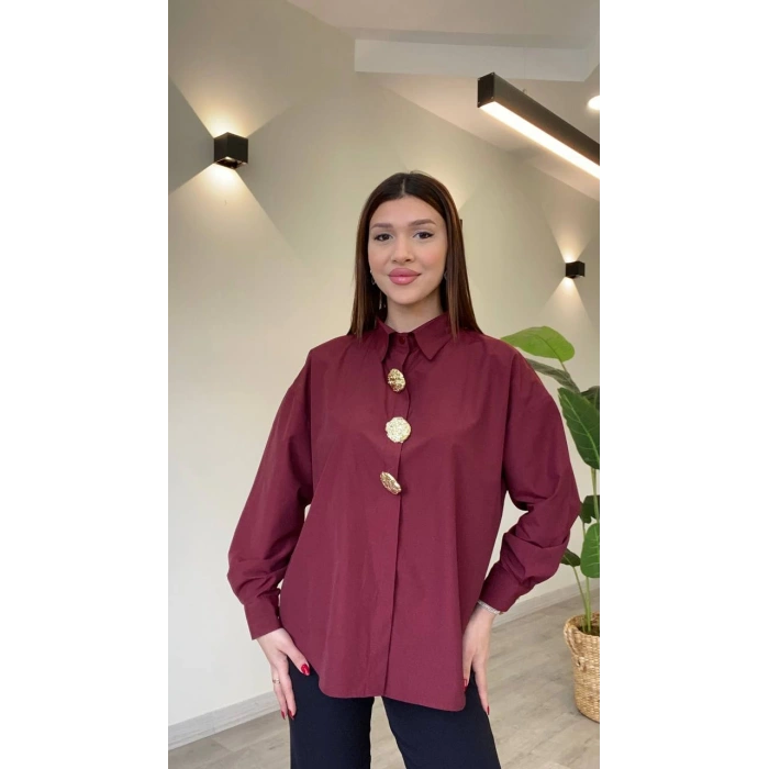 BROŞ DETAYLI GÖMLEK