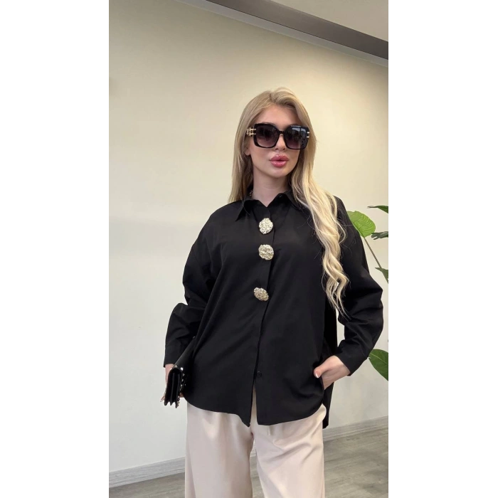 BROŞ DETAYLI GÖMLEK