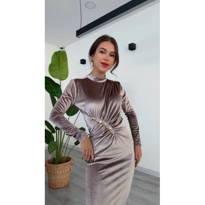 BÜZGÜLÜ DÜĞME DETAYLI MİDİ KADİFE ELBİSE
