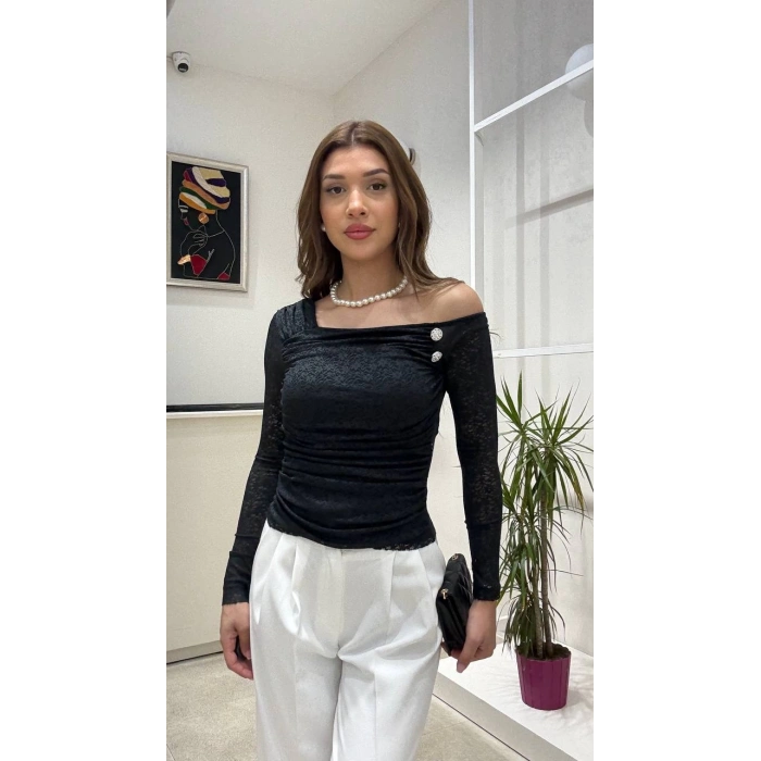 DANTEL OMUZ DETAYLI BLUZ