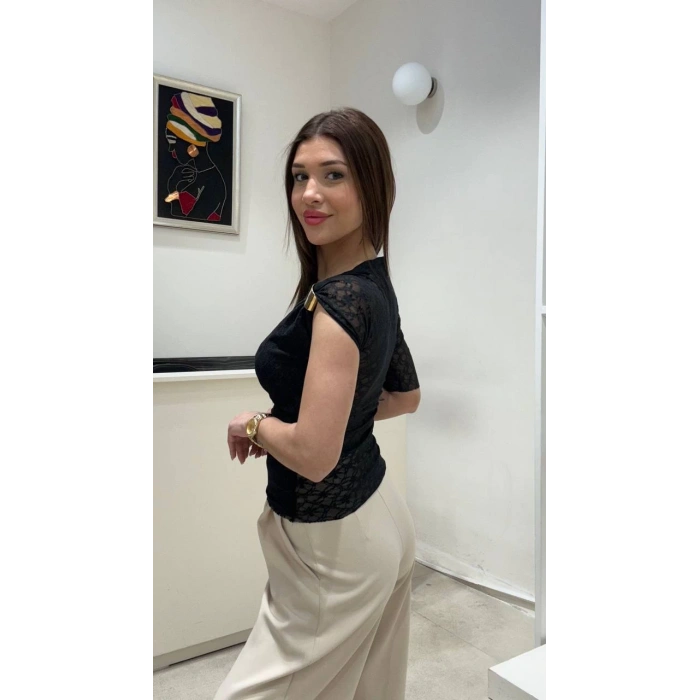 DANTEL OMUZ DETAYLI BLUZ