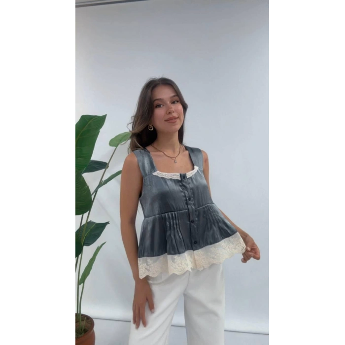 DANTELLİ ASKILI BLUZ