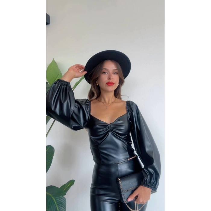 GÖĞÜS DETAYLI DERİ BALON KOL BLUZ