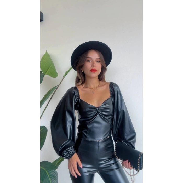 GÖĞÜS DETAYLI DERİ BALON KOL BLUZ