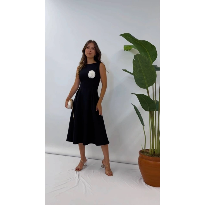 GÜL DETAYLI ELBİSE