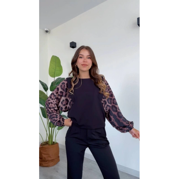 KOLLARI DESENLİ VATKALI BLUZ