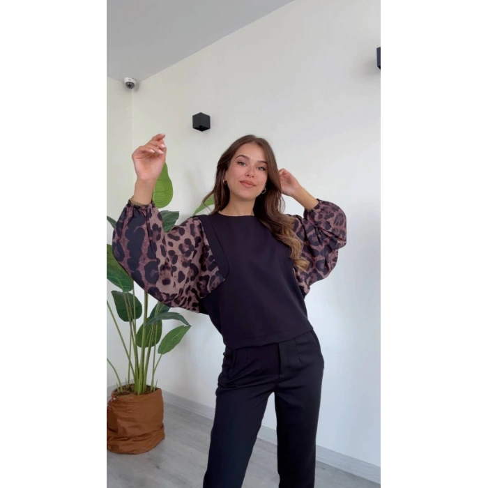 KOLLARI DESENLİ VATKALI BLUZ