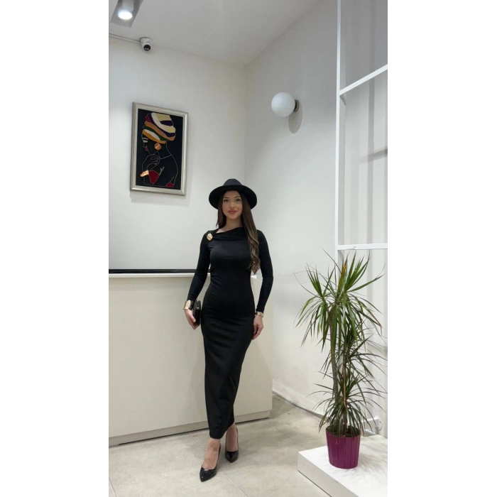 UZUN KOLLU BROŞ DETAYLI SANDY ELBİSE