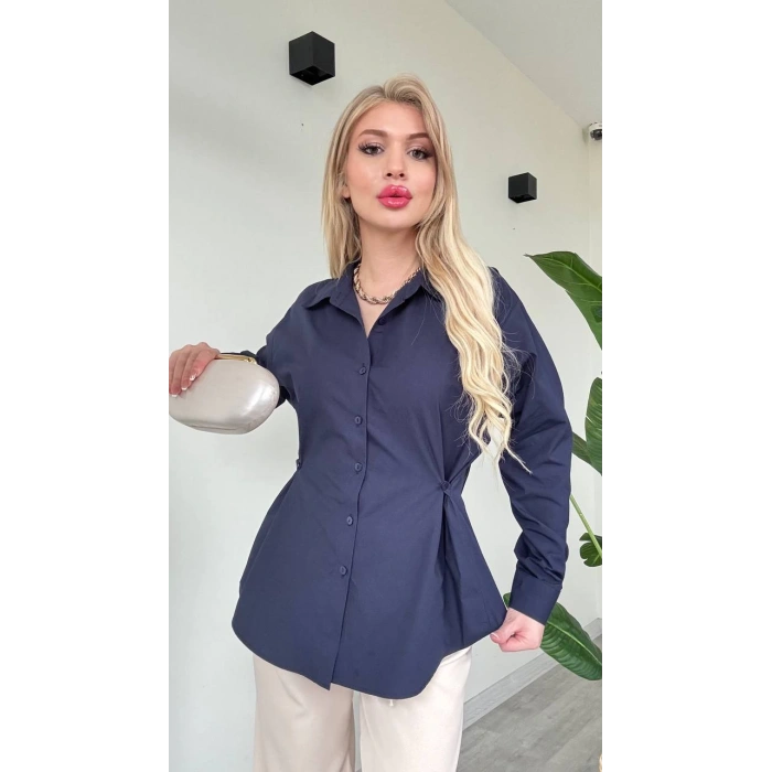 YANLARI DÜĞMELİ GÖMLEK