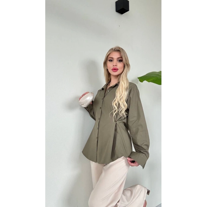 YANLARI DÜĞMELİ GÖMLEK