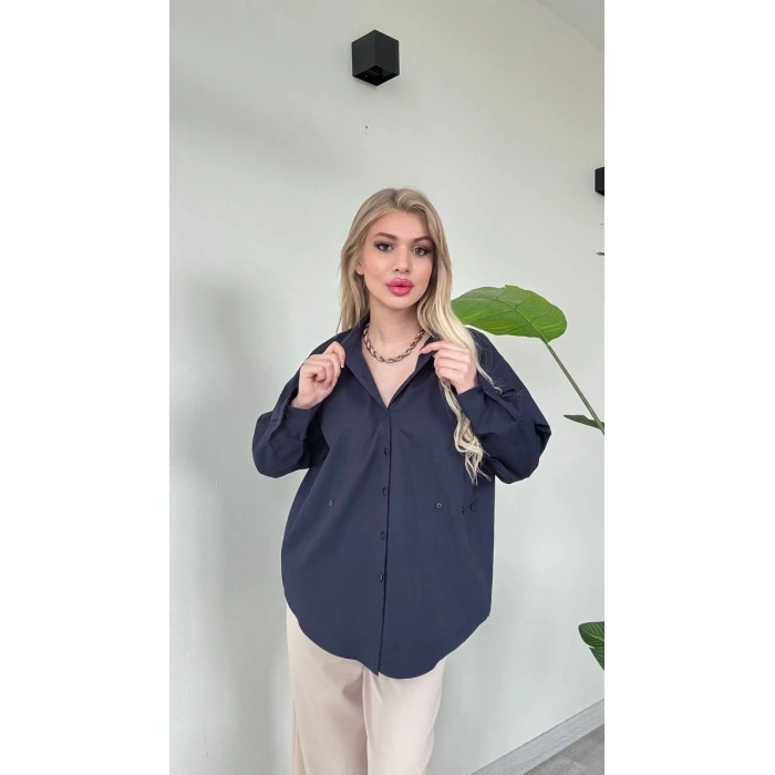 YANLARI DÜĞMELİ GÖMLEK