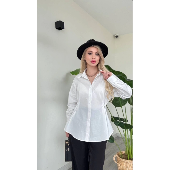 YANLARI DÜĞMELİ GÖMLEK