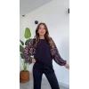 KOLLARI DESENLİ VATKALI BLUZ