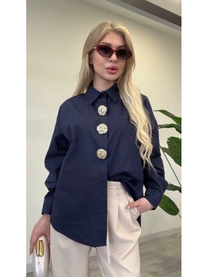 BROŞ DETAYLI GÖMLEK