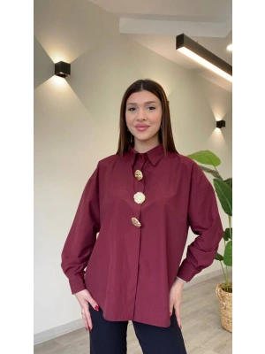 BROŞ DETAYLI GÖMLEK