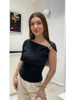 DANTEL OMUZ DETAYLI BLUZ