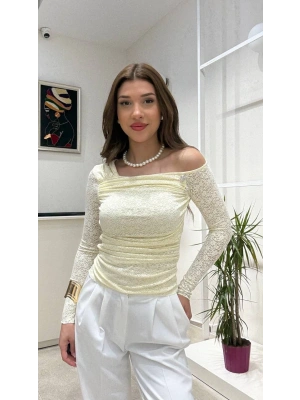 DANTEL OMUZ DETAYLI BLUZ