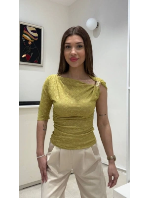 DANTEL OMUZ DETAYLI BLUZ