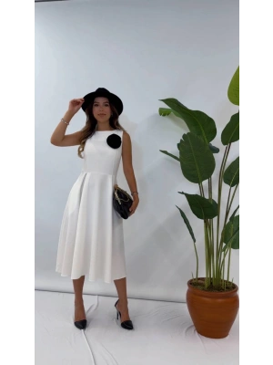 GÜL DETAYLI ELBİSE