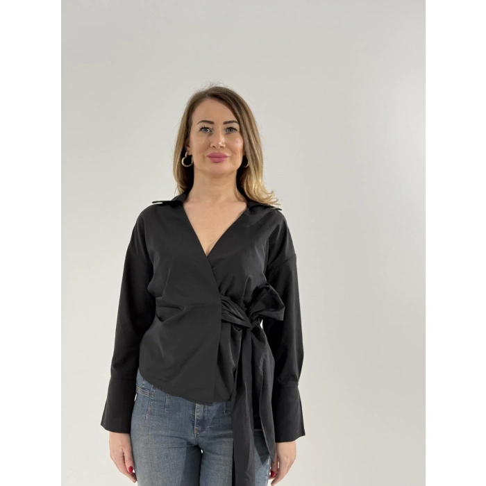 ÖNÜ BAĞLAMA DETAYLI BLUZ