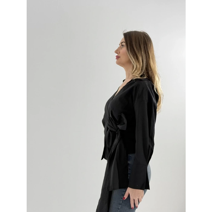 ÖNÜ BAĞLAMA DETAYLI BLUZ