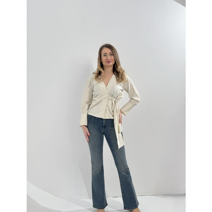 ÖNÜ BAĞLAMA DETAYLI BLUZ ÇİZGİLİ