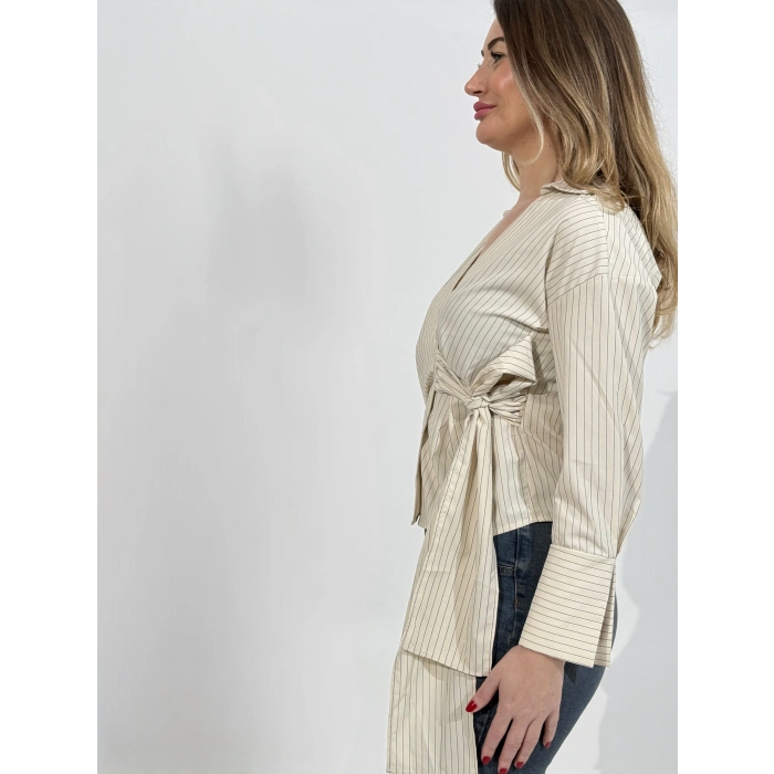 ÖNÜ BAĞLAMA DETAYLI BLUZ ÇİZGİLİ