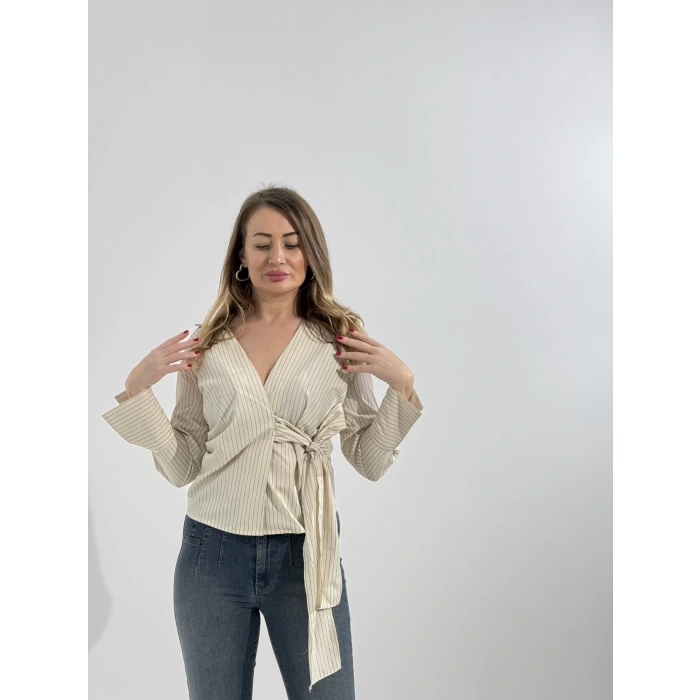 ÖNÜ BAĞLAMA DETAYLI BLUZ ÇİZGİLİ