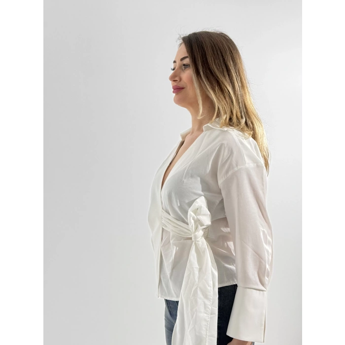 ÖNÜ BAĞLAMA DETAYLI BLUZ EKRU