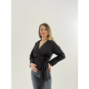 ÖNÜ BAĞLAMA DETAYLI BLUZ