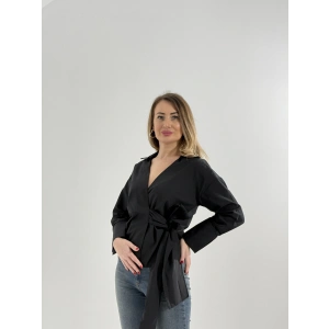 ÖNÜ BAĞLAMA DETAYLI BLUZ SİYAH