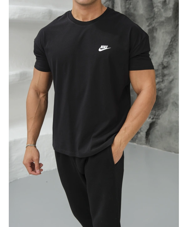 OVERSİZE SİYAH BOSTON NİKE KOLLAR DAR KESİM T-SHİRT