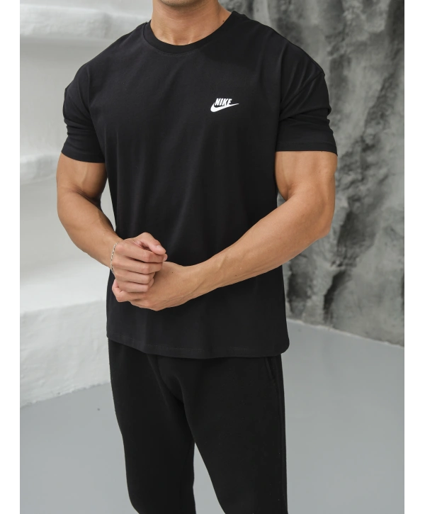 OVERSİZE SİYAH BOSTON NİKE KOLLAR DAR KESİM T-SHİRT