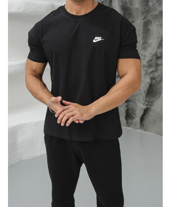 OVERSİZE SİYAH BOSTON NİKE KOLLAR DAR KESİM T-SHİRT